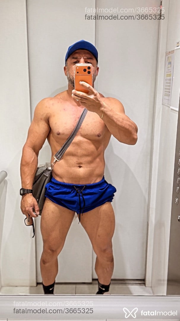 Acompanhante homem morena (o) de olhos castanhos - Vandaime