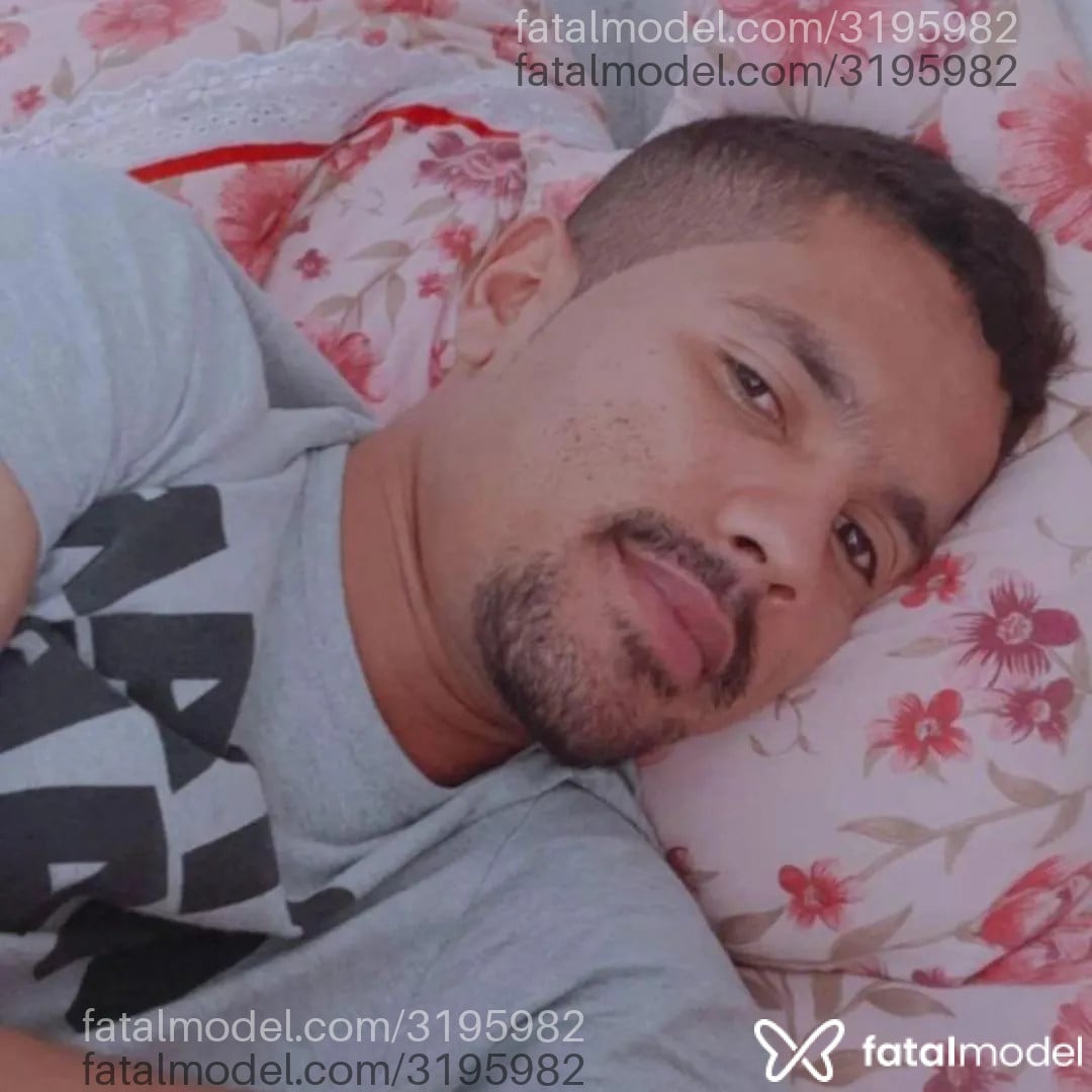 Acompanhante homem com cabelo castanho de olhos castanhos - Marcelo Dias