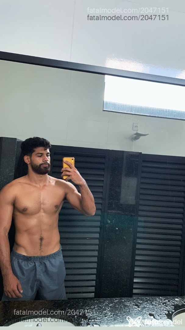 Acompanhante homem morena (o) de olhos castanhos - Matheus