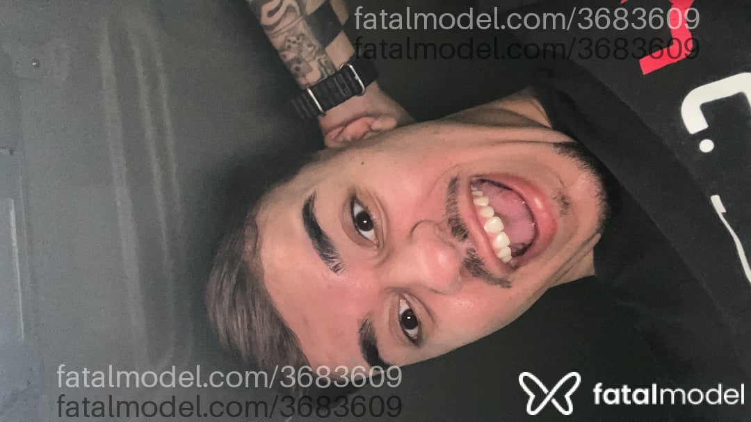 Acompanhante homem loira (o) de olhos castanhos - Santiago
