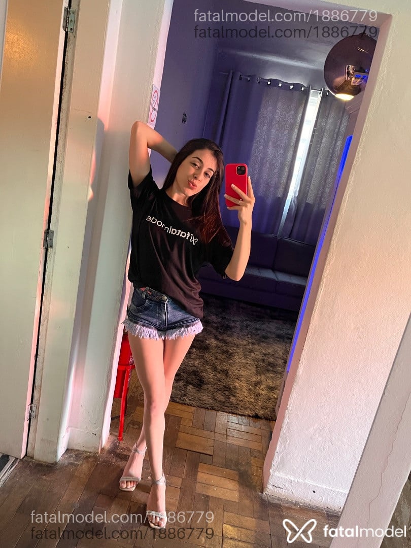 Acompanhante mulher com cabelo castanho de olhos castanhos - Jully Castro
