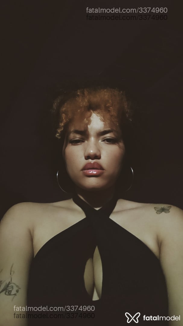 Acompanhante mulher morena (o) de olhos castanhos - Nick Cruz