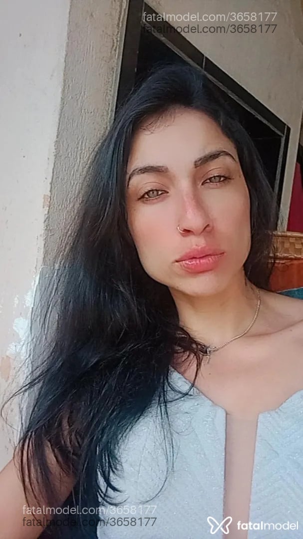 Acompanhante mulher morena (o) de olhos verdes - Babi