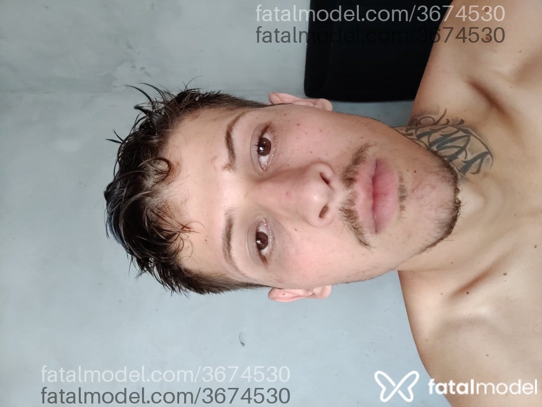 Acompanhante homem com cabelo castanho de olhos castanhos - Xande