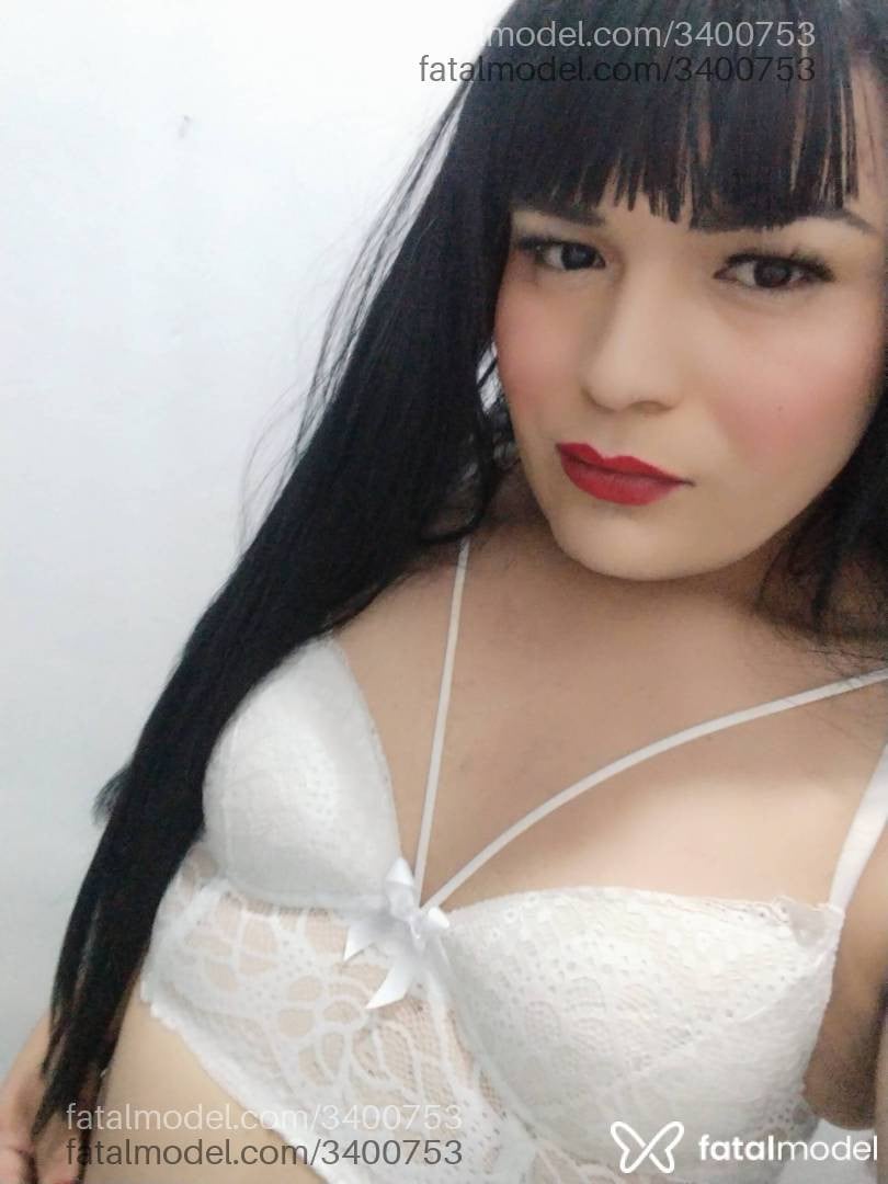 Acompanhante mulher trans com cabelo castanho de olhos castanhos - Thalia Oliveira