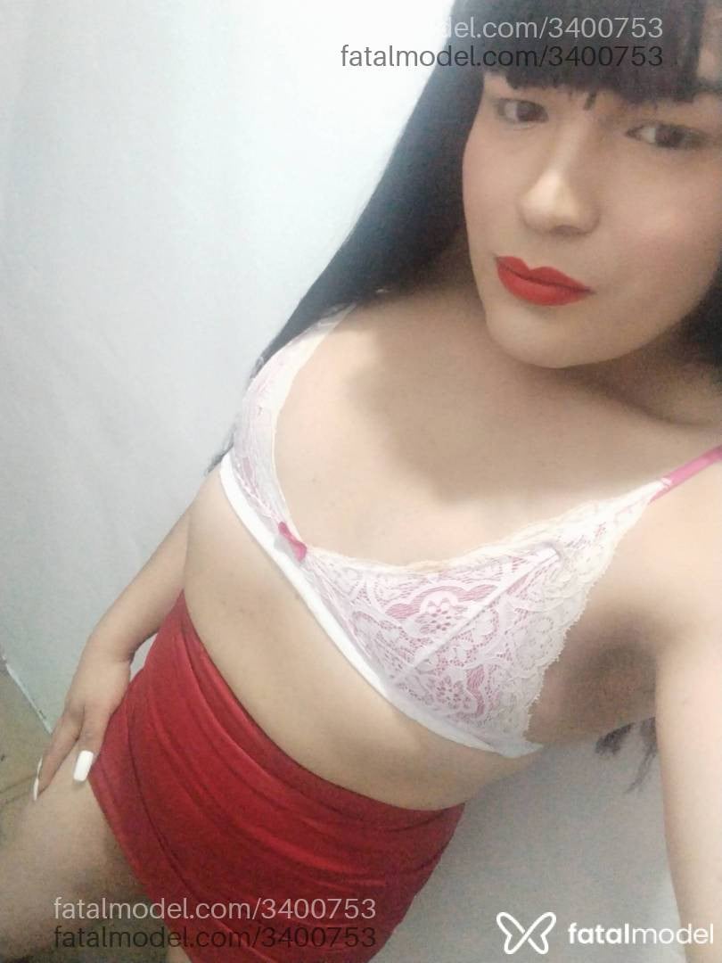 Acompanhante mulher trans com cabelo castanho de olhos castanhos - Thalia Oliveira