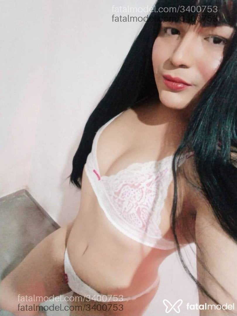 Acompanhante mulher trans com cabelo castanho de olhos castanhos - Thalia Oliveira
