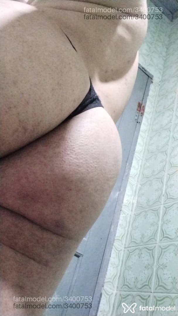 Acompanhante mulher trans com cabelo castanho de olhos castanhos - Thalia Oliveira