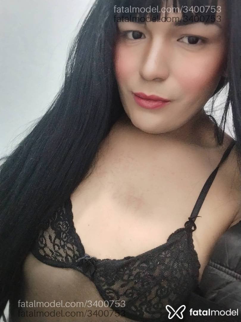 Acompanhante mulher trans com cabelo castanho de olhos castanhos - Thalia Oliveira