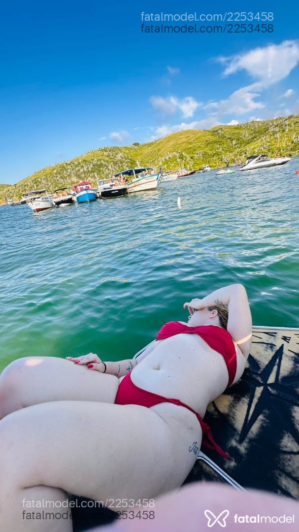 Acompanhante mulher loira (o) de olhos verdes - Lua