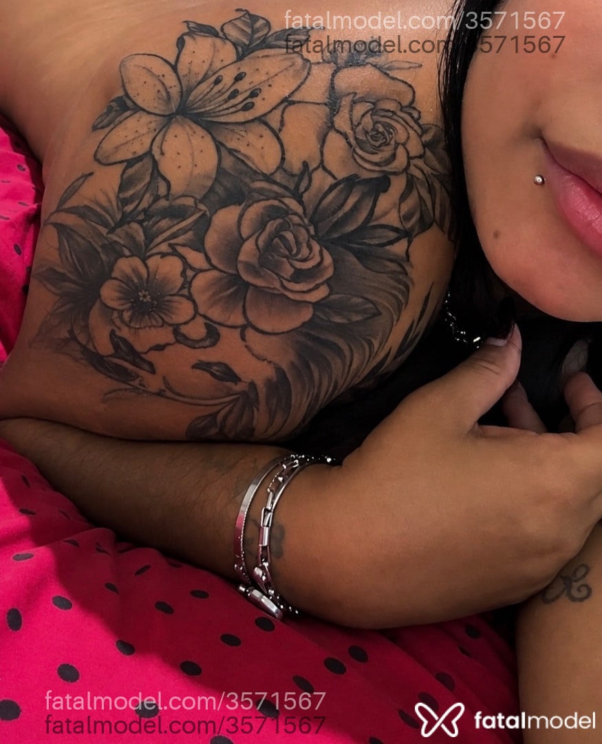 Acompanhante mulher morena (o) de olhos castanhos - Karolzinhaa