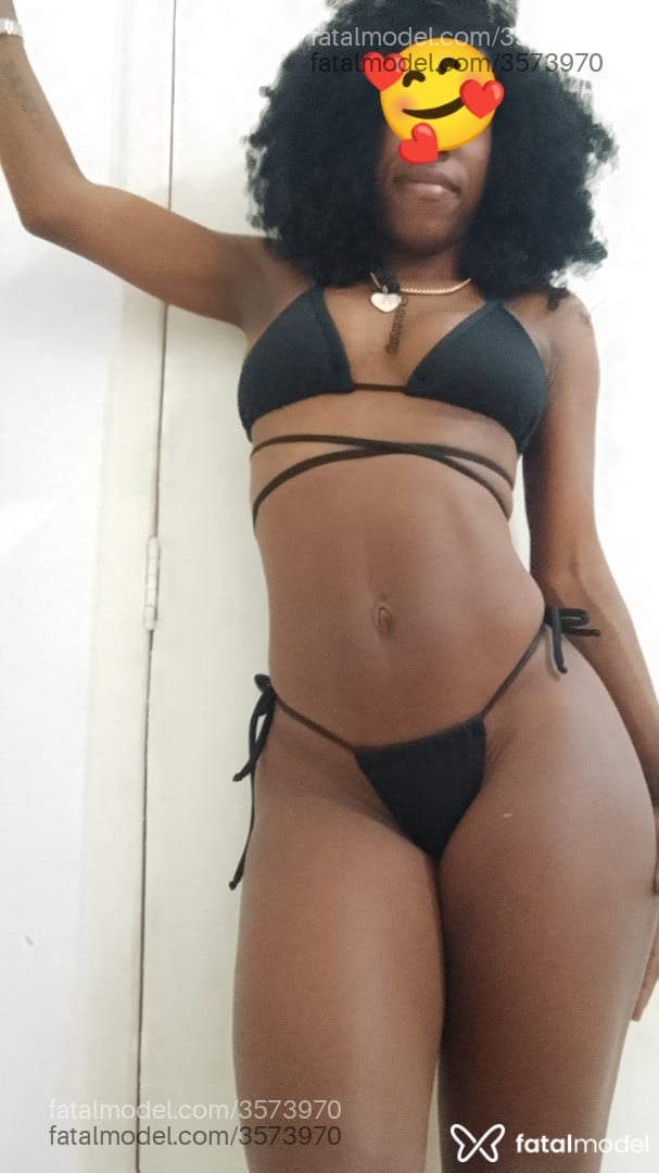 Acompanhante mulher morena (o) de olhos castanhos - Pretinhabombom