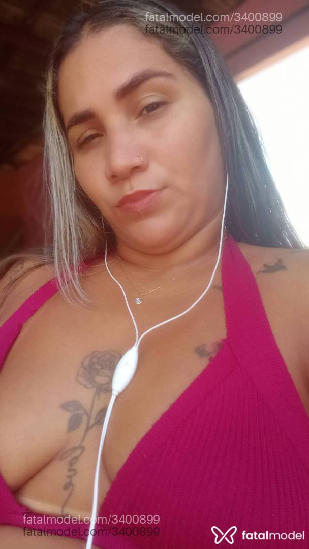 Acompanhante mulher loira (o) de olhos castanhos - Santiinha Acompanhante mulher loira (o) de olhos castanhos - Santiinha