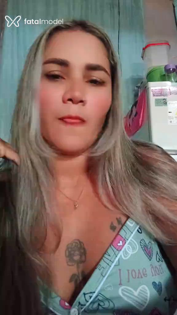 Acompanhante mulher loira (o) de olhos castanhos - Santiinha Acompanhante mulher loira (o) de olhos castanhos - Santiinha