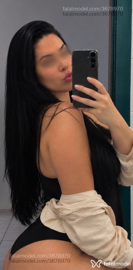 Acompanhante mulher com cabelo castanho de olhos mel - Eduarda Milan