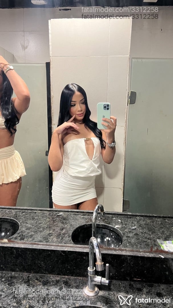 Acompanhante mulher trans morena (o) de olhos castanhos - Luísa
