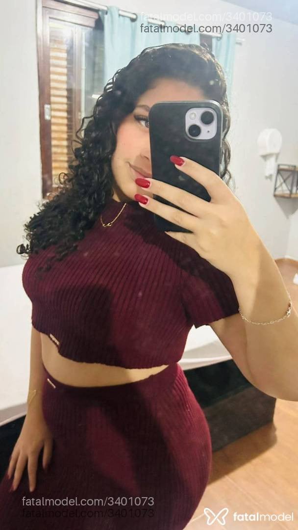 Acompanhante mulher morena (o) de olhos castanhos - Lara Miller