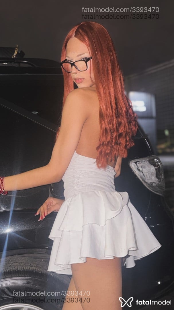 Acompanhante mulher trans com cabelo castanho de olhos castanhos - Aria