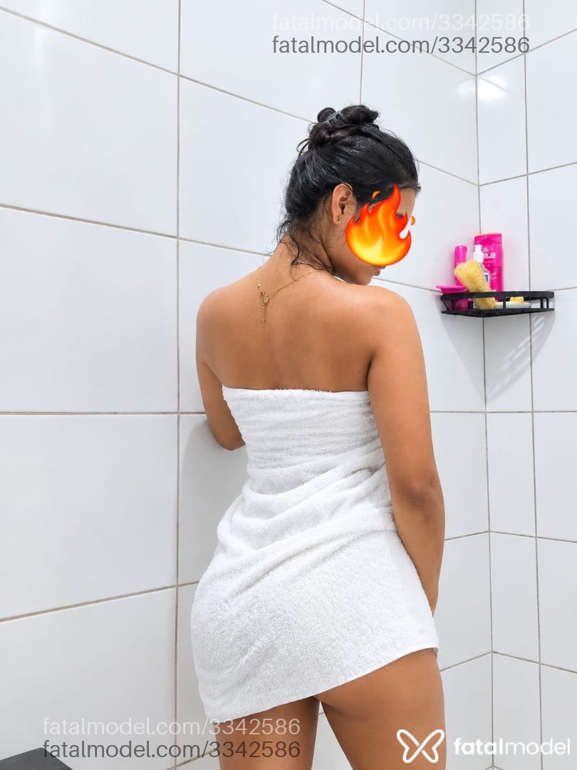 Acompanhante mulher morena (o) de olhos pretos - Julia
