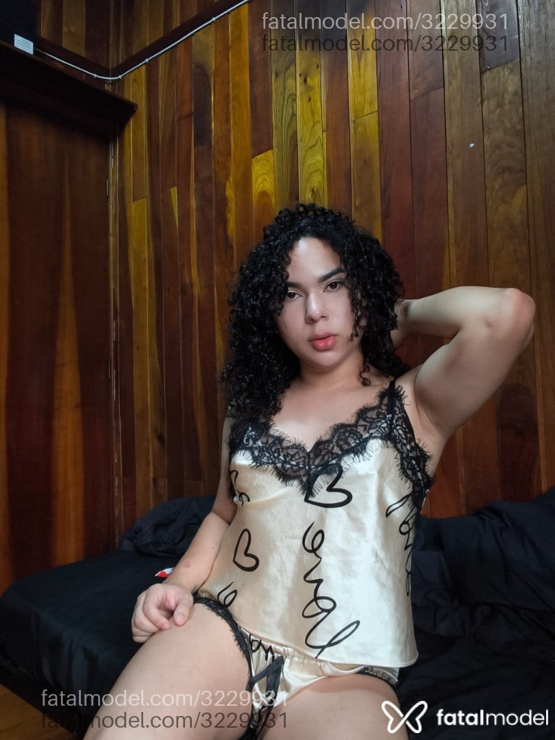 Acompanhante mulher trans morena (o) de olhos castanhos - Piettra