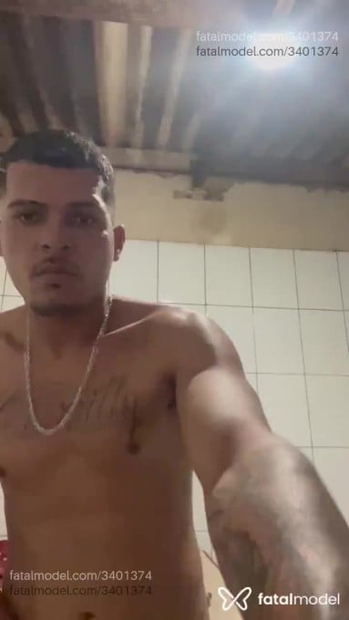 Acompanhante homem morena (o) de olhos castanhos em Bauru - ícaro