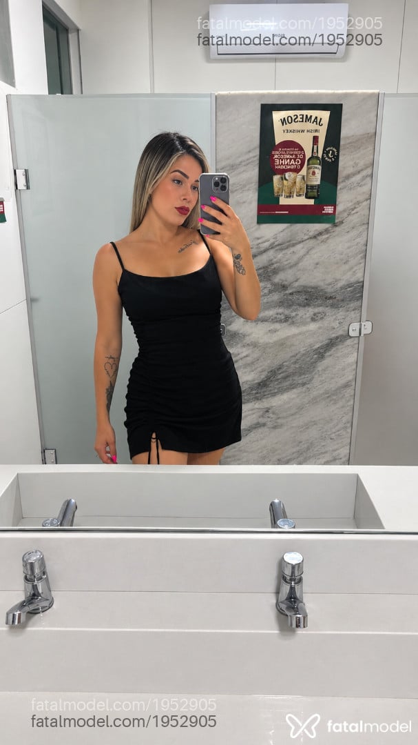 Acompanhante mulher loira (o) de olhos castanhos - Beatriz Lima