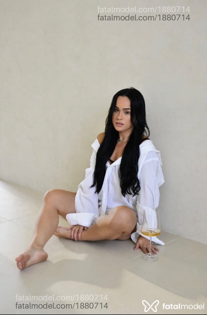 Acompanhante mulher com cabelo castanho de olhos castanhos - Julia