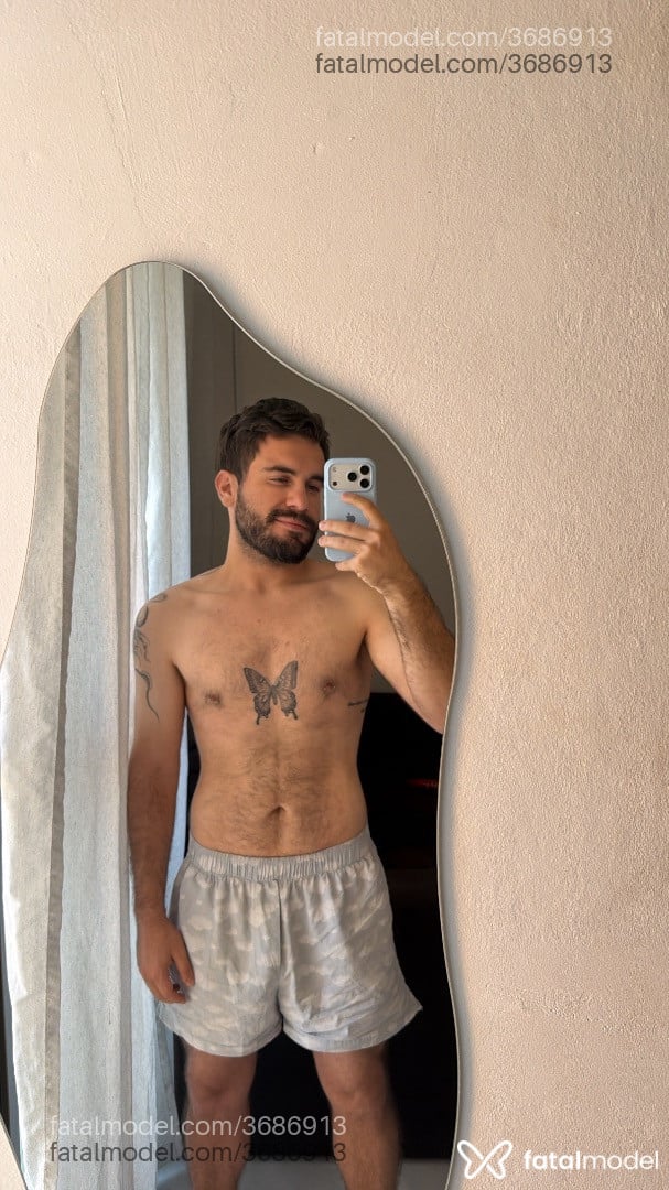 Acompanhante homem com cabelo castanho de olhos azuis - Filipe