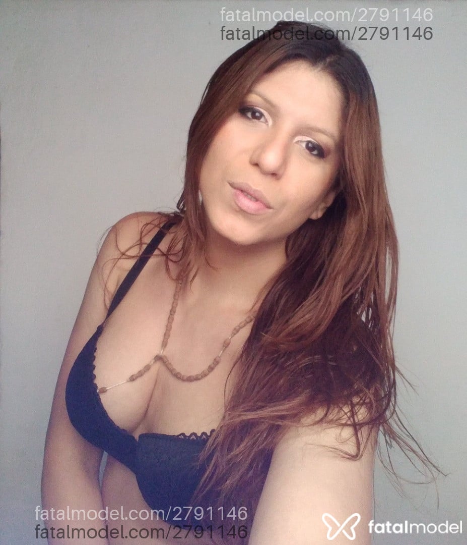 Acompanhante mulher trans com cabelo castanho de olhos castanhos - Alexia