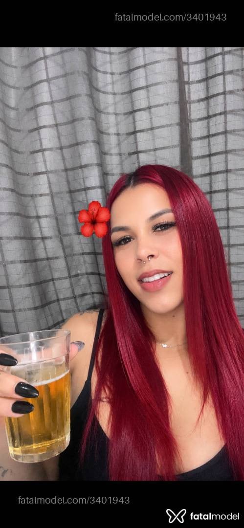 Acompanhante mulher ruiva (o) de olhos castanhos - Stheffanny