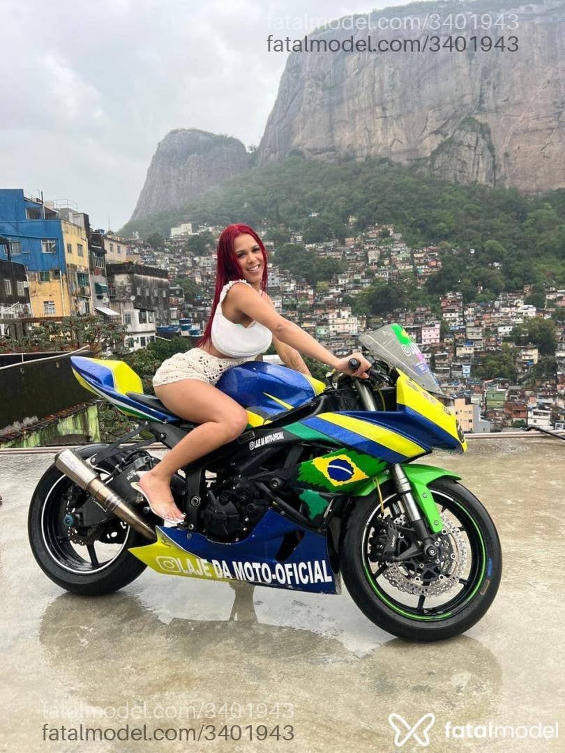 Acompanhante mulher ruiva (o) de olhos castanhos - Stheffanny