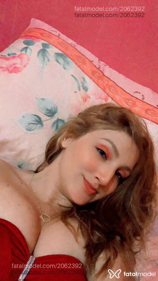 Acompanhante mulher loira (o) de olhos verdes - Tata