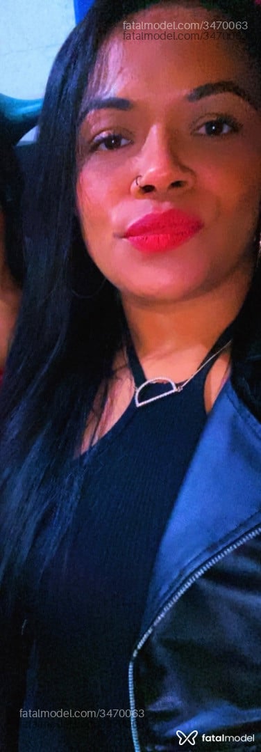 Acompanhante mulher morena (o) de olhos castanhos - Dayne