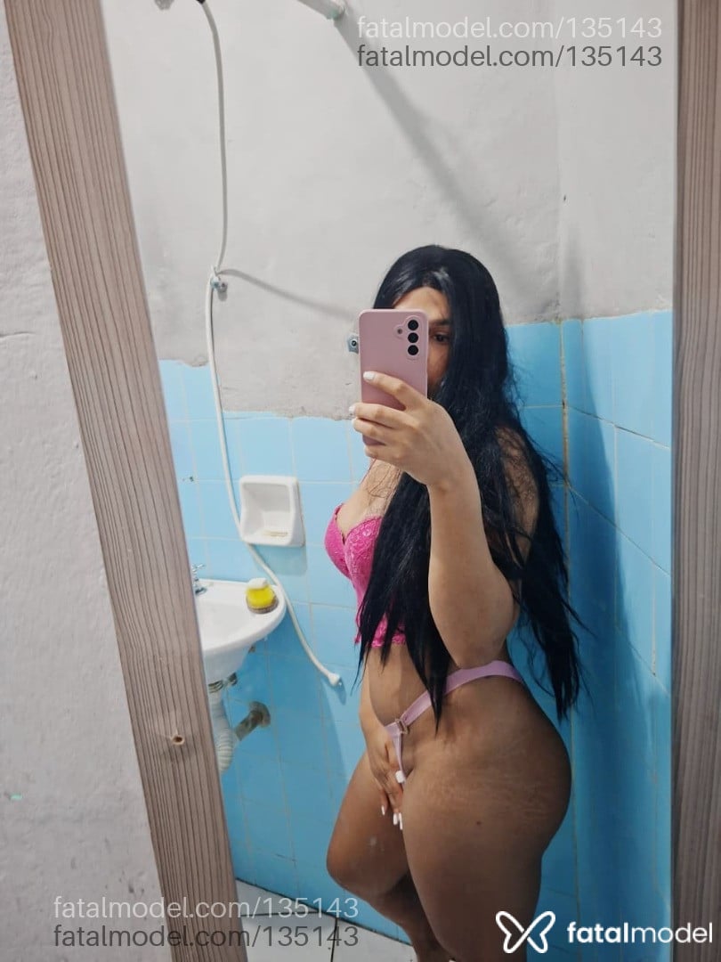 Acompanhante mulher trans com cabelo castanho de olhos castanhos - Geovanna