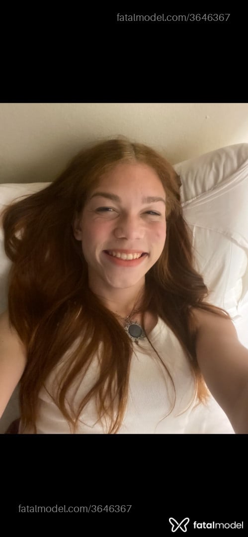 Acompanhante mulher trans ruiva (o) de olhos castanhos - Catherina Petrova