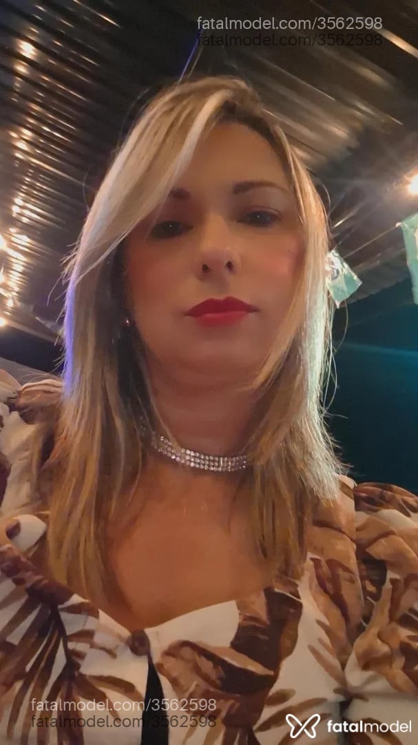 Acompanhante mulher loira (o) de olhos castanhos - Sedutoratesuda