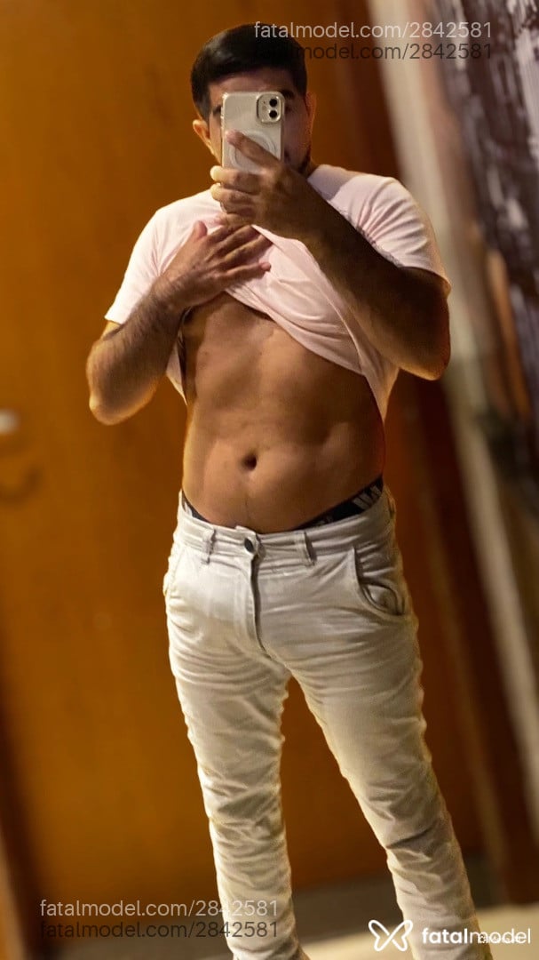 Acompanhante homem morena (o) de olhos pretos - Wesley
