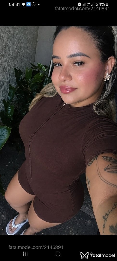 Acompanhante mulher loira (o) de olhos castanhos - Nay