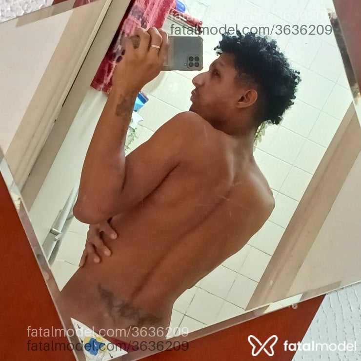 Acompanhante homem com cabelo castanho de olhos castanhos - Vinicius
