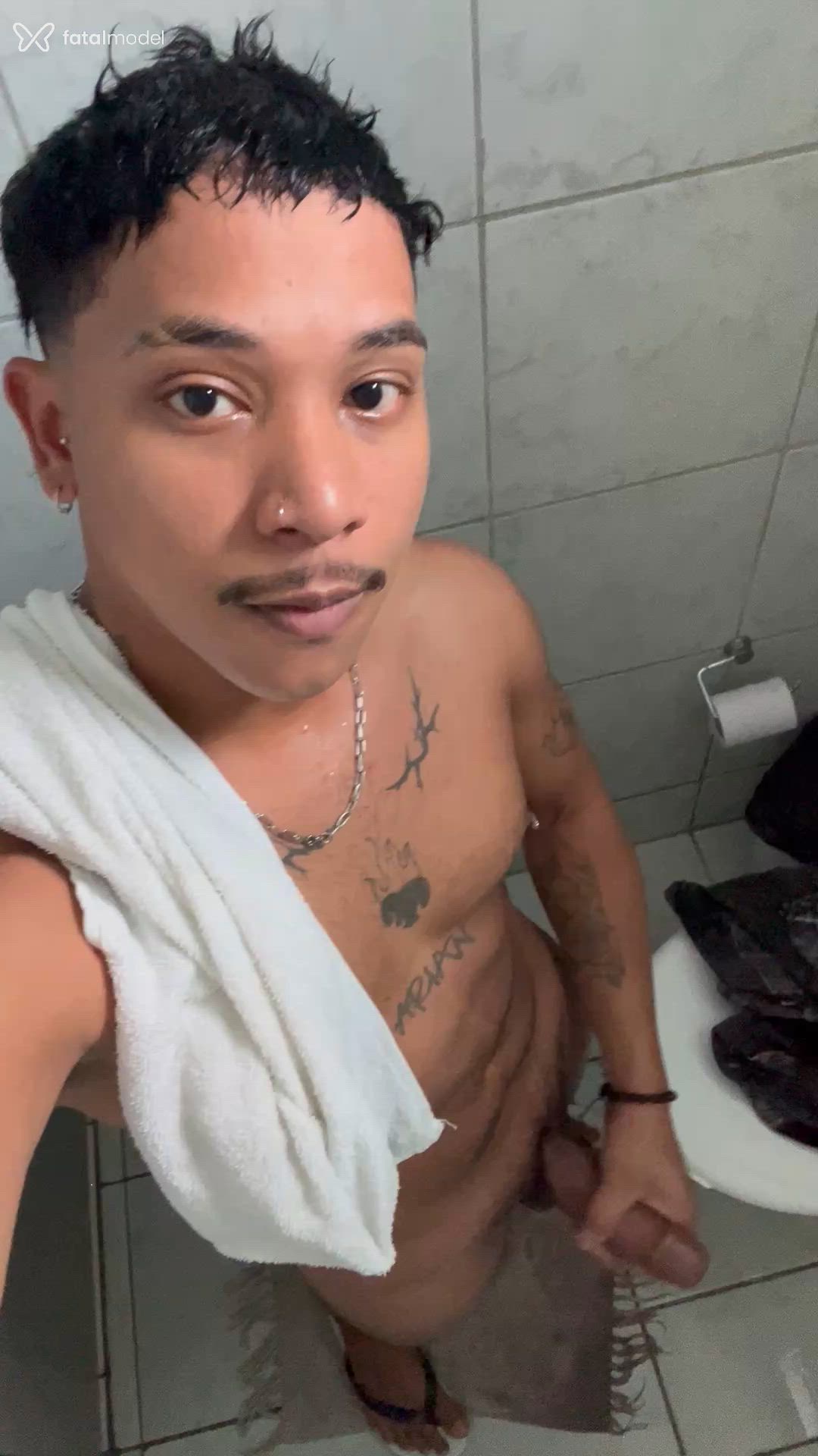 Acompanhante homem morena (o) de olhos pretos - Arian
