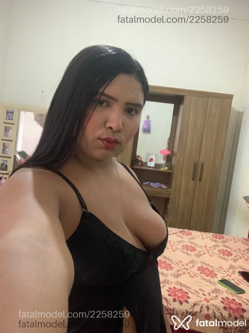 Acompanhante mulher morena (o) de olhos pretos - Isadora