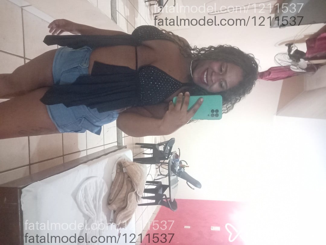 Acompanhante mulher com cabelo castanho de olhos castanhos - Gabriela Campos