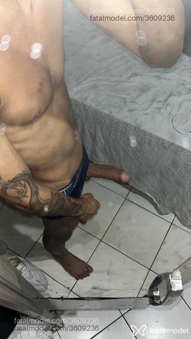 Acompanhante homem morena (o) de olhos castanhos - Mateus