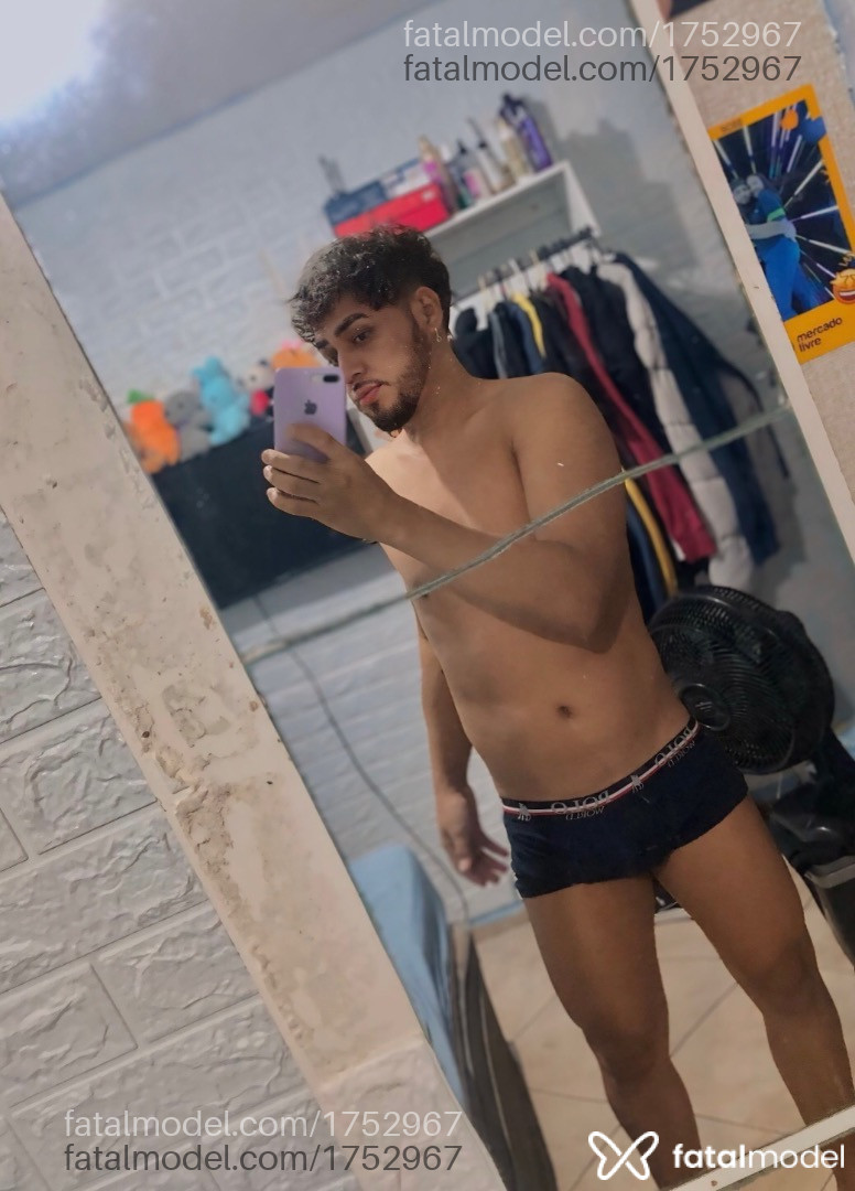 Acompanhante homem com cabelo castanho de olhos castanhos - Med Silva