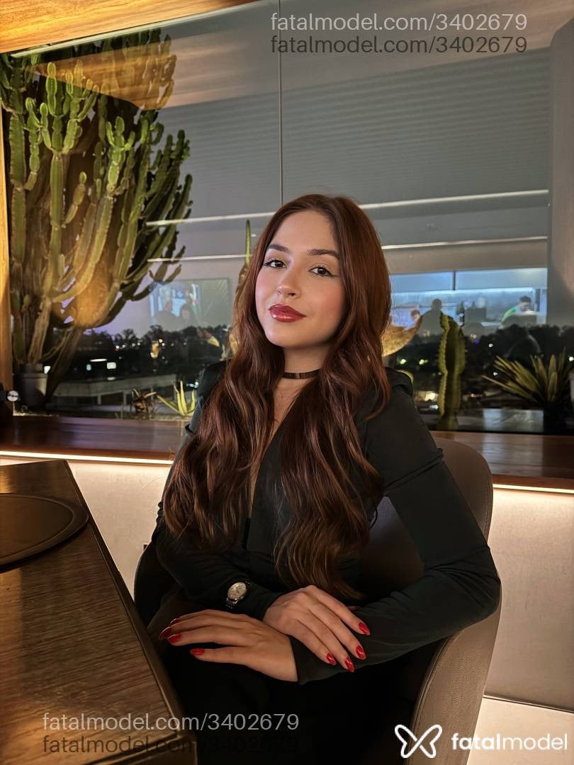 Acompanhante mulher ruiva (o) de olhos castanhos em São Paulo - Helena Castelli