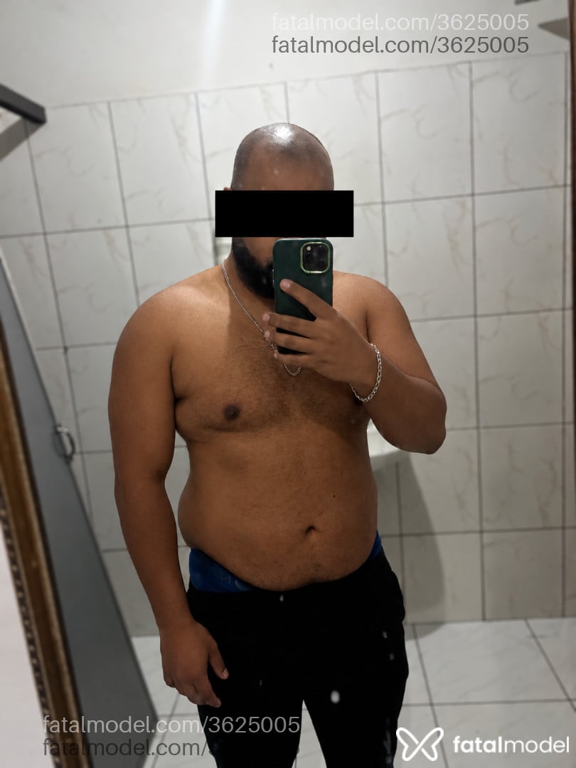 Acompanhante homem sem cabelo de olhos castanhos - Filipi