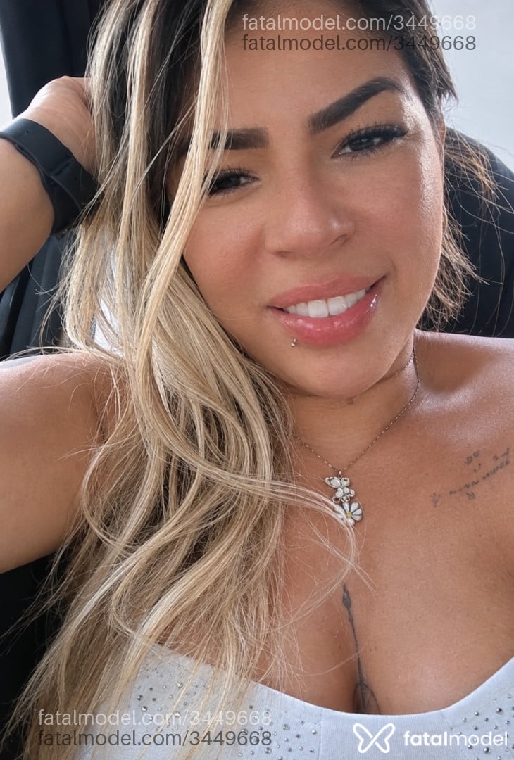 Acompanhante mulher morena (o) de olhos castanhos - Morena
