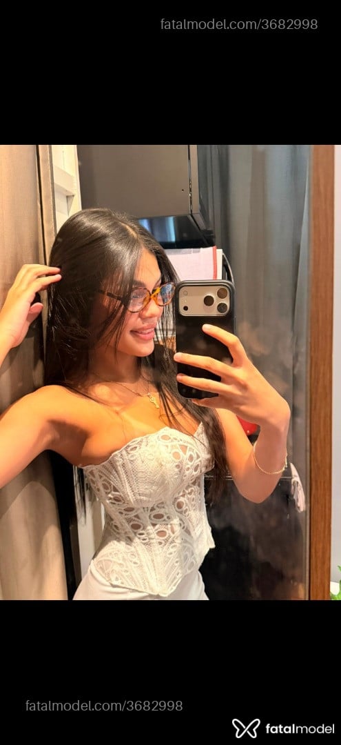 Acompanhante mulher morena (o) de olhos pretos - Karem