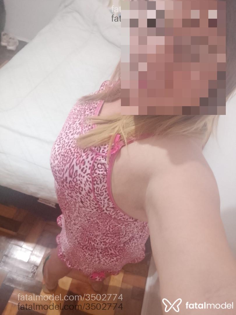 Acompanhante mulher loira (o) de olhos castanhos - Pamela