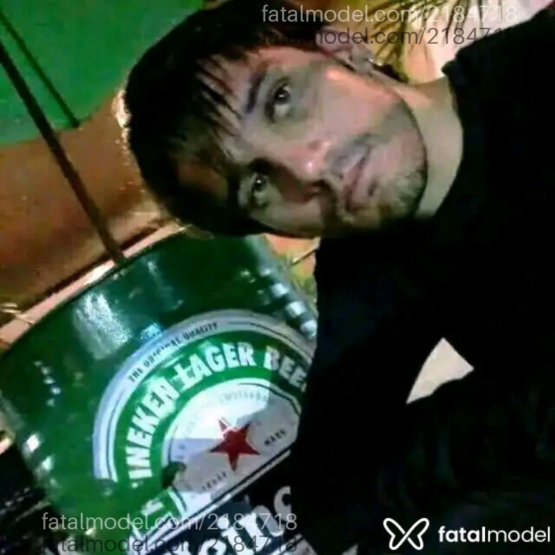 Acompanhante homem com cabelo castanho de olhos verdes - Diego Bruce